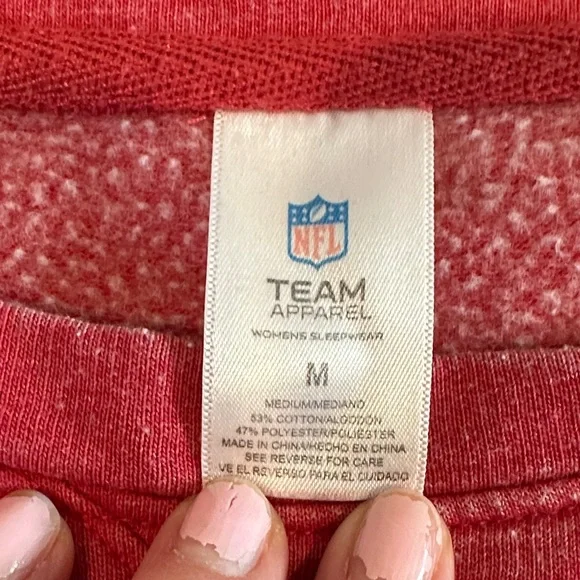 *last chance* NFL Team Apparel | Women’s Red Chiefs Sweatshirt - Picture 2 of 16